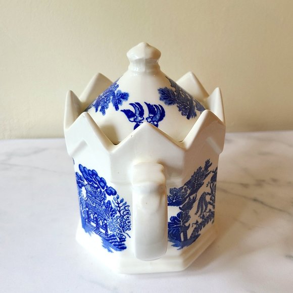 Unique Vintage Blue Willow Style Teapot - Picture 3 of 6